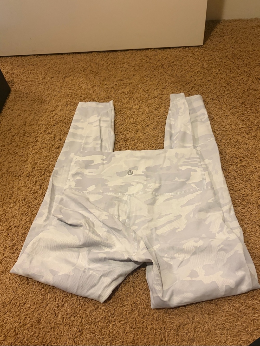 Lululemon size 6 25” aligns